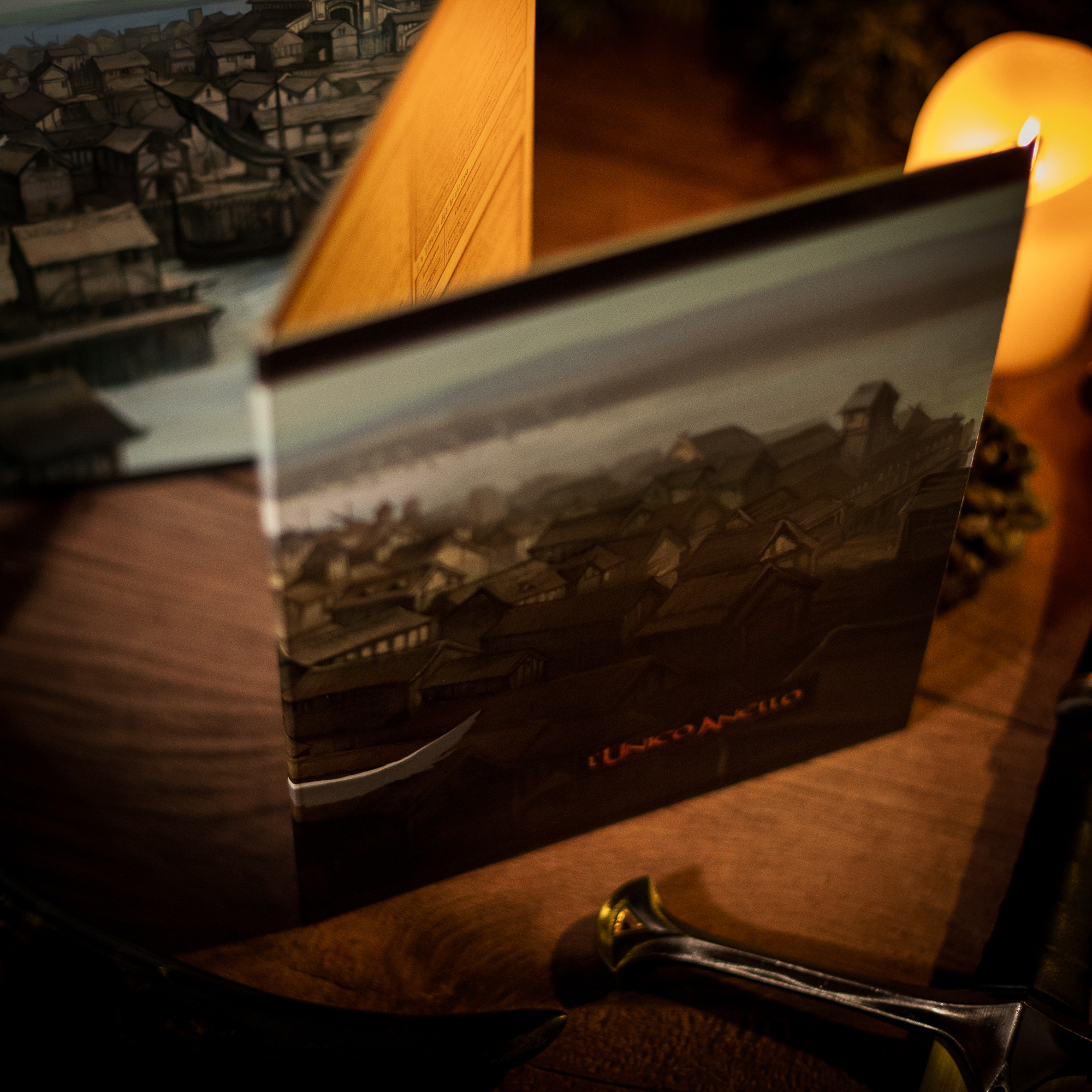 L'Unico Anello - Cofanetto Gioco di Ruolo con Manuali Base + Set di Dadi Esclusivo