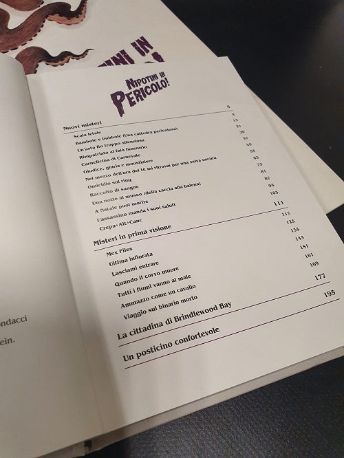 I Misteri di Brindlewood Bay: Nipotini in Pericolo + Materiali di Gioco - Promo Limitata